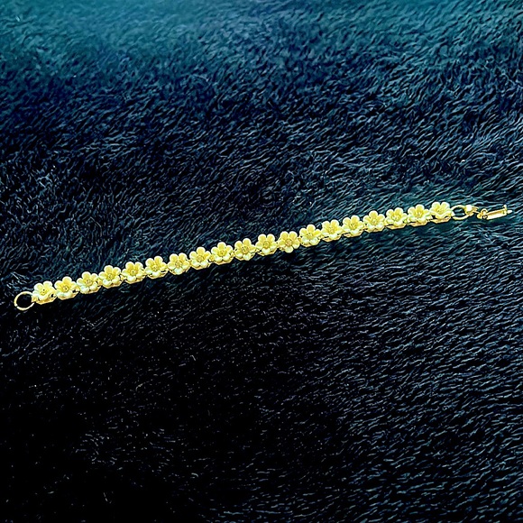 Signed CORO Edelweiss & Rhinestone Gold Tone Authentic Vintage Bracelet 7 inch - Picture 3 of 7